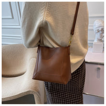 AnBeck „Keep it Classic“ mittelgroße Schulterhandtasche mit Innentasche (2 Farboptionen)