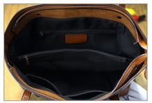 Innenmaterial: Polyester - (Struktur: ein Hauptfach , eine Tasche mit Reißverschluss, einen verdeckten Reißverschluss der Tasche,eine Handytasche,ein Kredittaschen, eine Tasche mit Reißverschluss hinten)