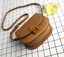 AnBeck kleine klassische Handtasche mit matter Lederoberfläche