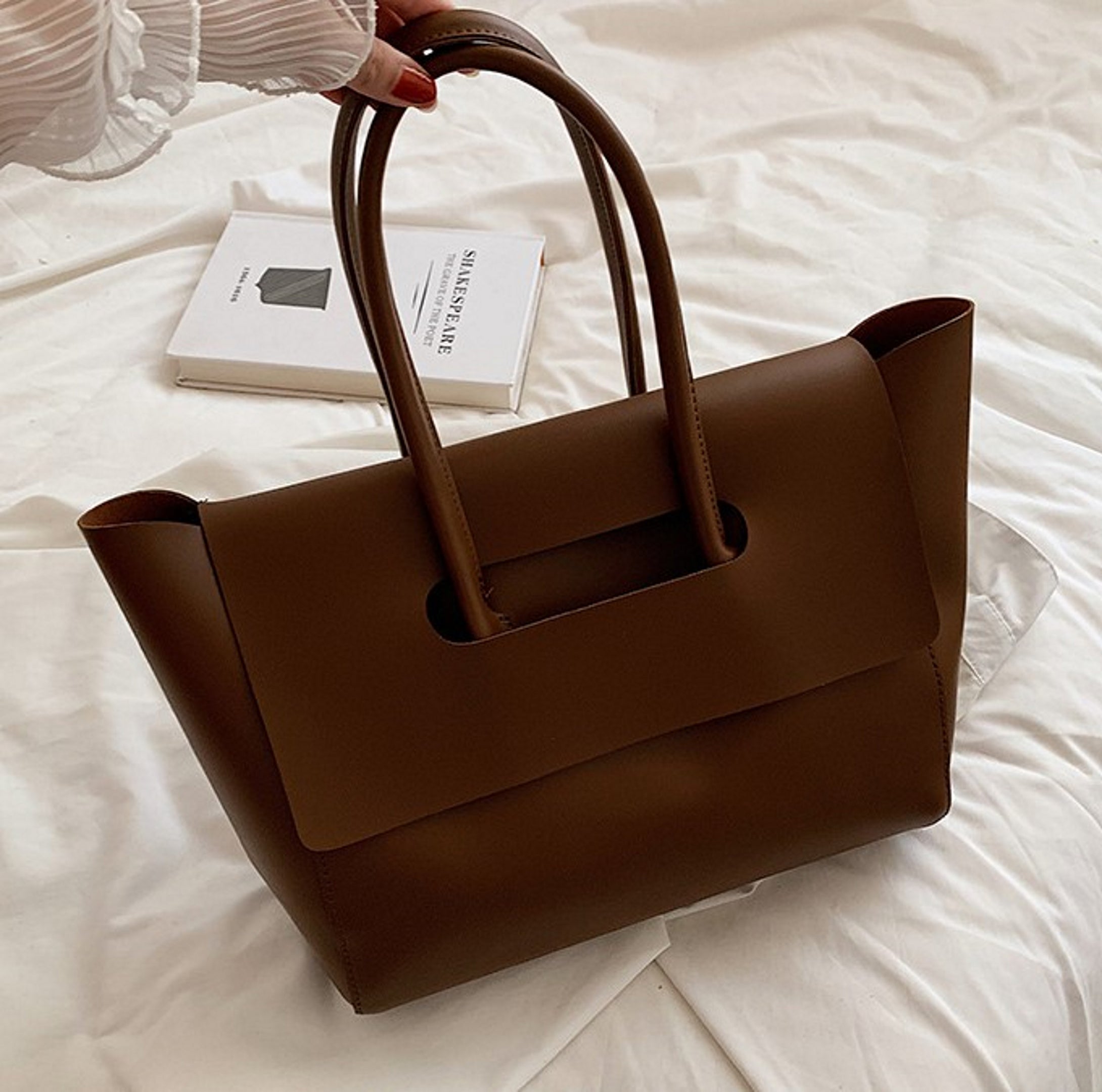 AnBeck `The elegantly SIMPLE` Schultertasche (2 Farboptionen)